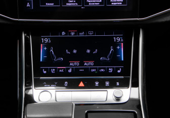 Подержанный автомобиль Audi Q8 2019 года (22 фото)