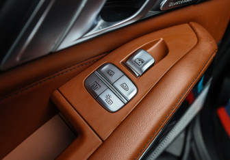 Подержанный автомобиль BMW X7 2020 года (29 фото)
