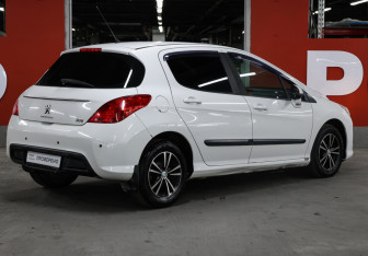Подержанный автомобиль Peugeot 308 Hatchback 2011 года (5 фото)