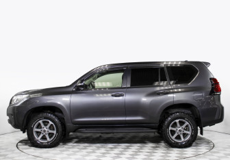 Подержанный автомобиль Toyota Land Cruiser Prado 2018 года (8 фото)