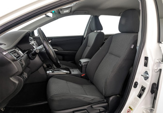 Подержанный автомобиль Toyota Camry Sedan 2015 года (20 фото)