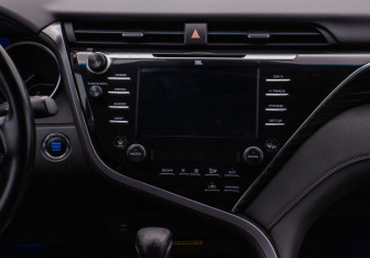 Подержанный автомобиль Toyota Camry Sedan 2018 года (14 фото)