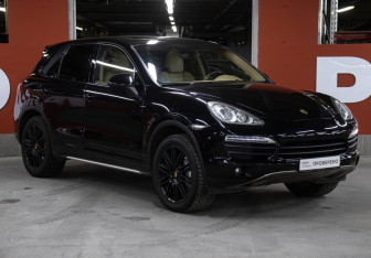 Подержанный автомобиль Porsche Cayenne 2011 года (3 фото)