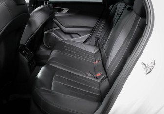 Подержанный автомобиль Audi A4 Sedan 2022 года (10 фото)