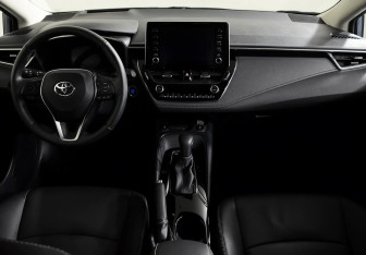 Подержанный автомобиль Toyota Corolla Sedan 2021 года (10 фото)