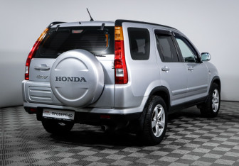 Подержанный автомобиль Honda CR-V 2004 года (5 фото)