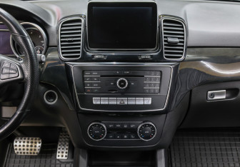 Подержанный автомобиль Mercedes-Benz GLE 2015 года (15 фото)