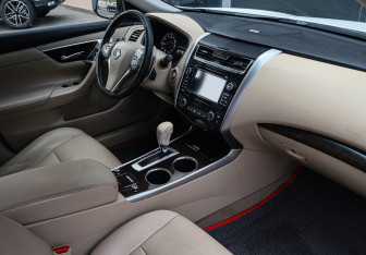 Подержанный автомобиль Nissan Teana 2014 года (7 фото)
