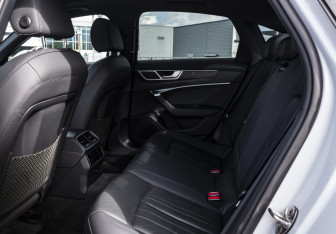 Подержанный автомобиль Audi A6 Sedan 2020 года (17 фото)