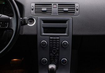 Подержанный автомобиль Volvo S40 2011 года (14 фото)