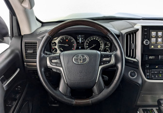 Подержанный автомобиль Toyota Land Cruiser Suv 2019 года (23 фото)