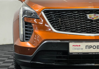 Подержанный автомобиль Cadillac XT4 2020 года (27 фото)