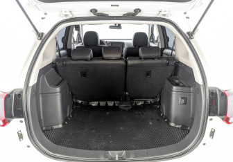 Подержанный автомобиль Mitsubishi Outlander 2022 года (10 фото)