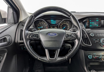 Подержанный автомобиль Ford Focus Hatchback 2017 года (21 фото)