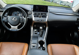 Подержанный автомобиль Lexus NX 2018 года (12 фото)