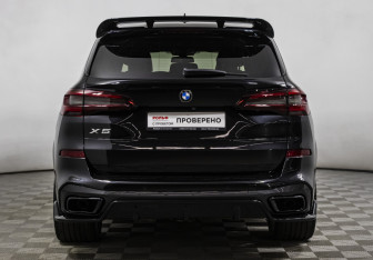 Подержанный автомобиль BMW X5 2021 года (6 фото)