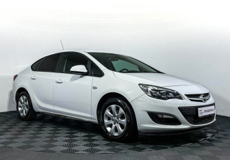 Подержанный автомобиль Opel Astra Sedan 2014 года (3 фото)