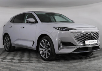 Подержанный автомобиль Changan UNI-K 2023 года (3 фото)