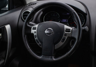 Подержанный автомобиль Nissan Qashqai 2010 года (15 фото)