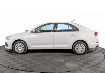 Подержанный автомобиль Skoda Rapid Liftback 2021 года (8 фото)