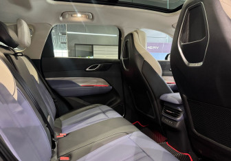 Подержанный автомобиль Hongqi HS3 2024 года (11 фото)