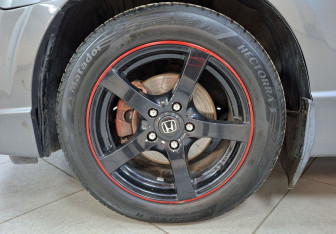 Подержанный автомобиль Honda Civic Sedan 2010 года (9 фото)