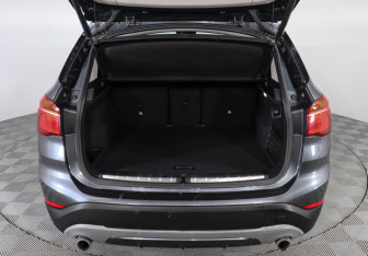 Подержанный автомобиль BMW X1 2017 года (9 фото)