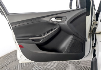 Подержанный автомобиль Ford Focus Hatchback 2018 года (19 фото)