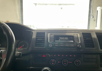 Подержанный автомобиль Volkswagen Caravelle 2019 года (16 фото)