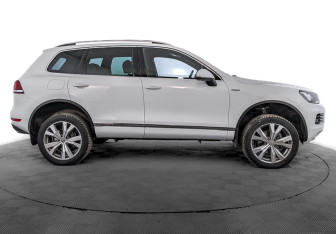 Подержанный автомобиль Volkswagen Touareg 2014 года (4 фото)