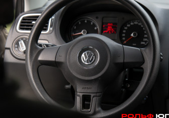 Подержанный автомобиль Volkswagen Polo Sedan 2010 года (11 фото)