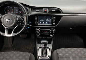 Подержанный автомобиль Kia Rio Hatchback 2019 года (13 фото)