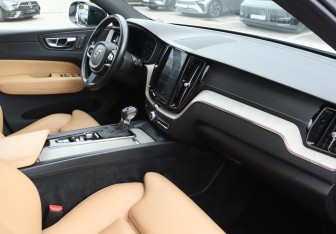 Подержанный автомобиль Volvo XC60 2020 года (9 фото)