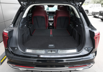 Подержанный автомобиль Hongqi E-HS9 2020 года (9 фото)