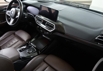 Подержанный автомобиль BMW X3 2021 года (9 фото)