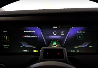 Подержанный автомобиль Hongqi E-HS9 2022 года (12 фото)