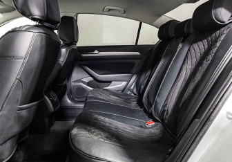 Подержанный автомобиль Volkswagen Passat Sedan 2017 года (10 фото)