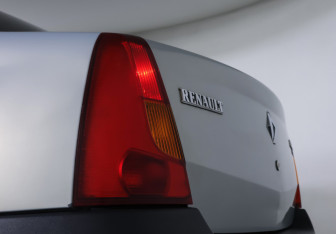 Подержанный автомобиль Renault Logan Sedan 2006 года (16 фото)