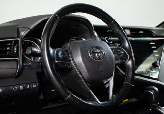 Подержанный автомобиль Toyota Camry Sedan 2019 года (17 фото)