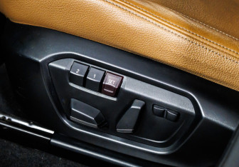 Подержанный автомобиль BMW X4 2015 года (16 фото)