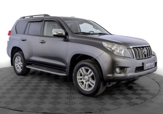 Подержанный автомобиль Toyota Land Cruiser Prado 2013 года (3 фото)