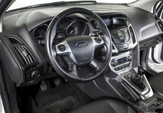 Подержанный автомобиль Ford Focus Sedan 2014 года (8 фото)
