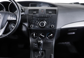 Подержанный автомобиль Mazda 3 Hatchback 2013 года (13 фото)