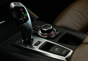 Подержанный автомобиль BMW X6 2010 года (16 фото)