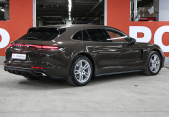 Подержанный автомобиль Porsche Panamera Wagon 2022 года (5 фото)