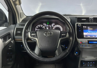 Подержанный автомобиль Toyota Land Cruiser Prado 2020 года (27 фото)