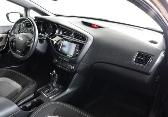 Подержанный автомобиль Kia Ceed Hatchback 2017 года (10 фото)