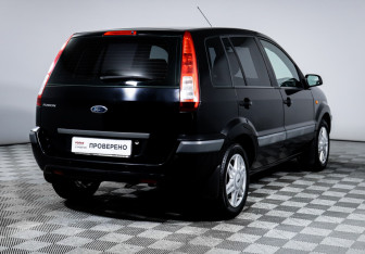 Подержанный автомобиль Ford Fusion 2006 года (5 фото)