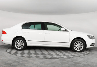 Подержанный автомобиль Skoda Superb Liftback 2013 года (4 фото)