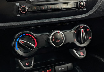 Подержанный автомобиль Kia Rio Hatchback 2019 года (20 фото)